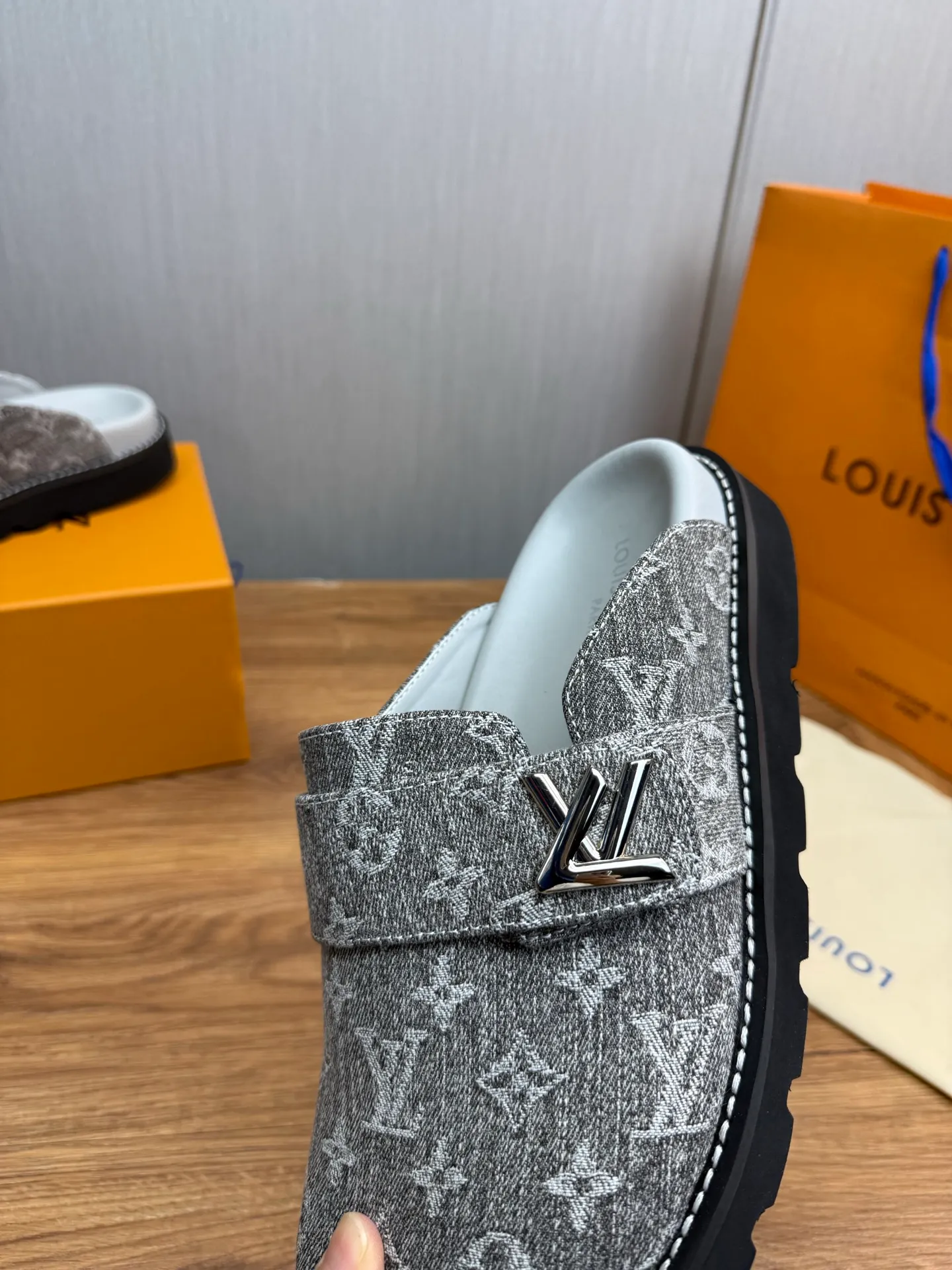 Men's shoes 💰420💰 Lv. hot selling men's slippers 🔥 🩴Official website one to one production 38-45 sizes 45 46 🉑️Customized!